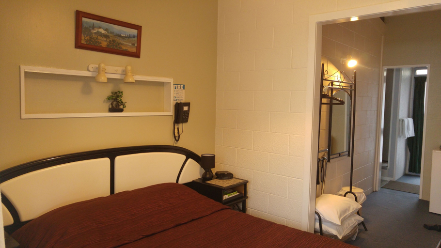 Bedroom 3, Redwood Lodge Motel, Horowhenua