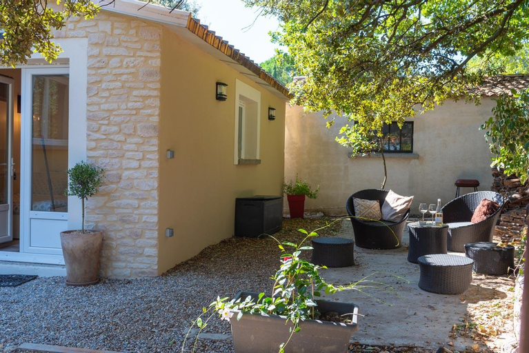 Exterior & Views 1, Studio de charme avec jardin à SUZE LA ROUSSE (26), Drôme