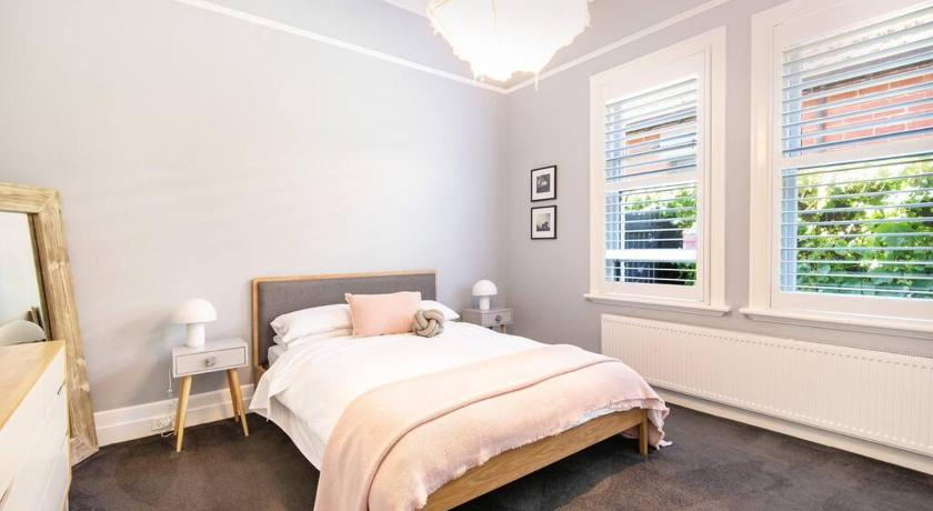 Sophisticated Style in Elwood walk to the beach, Port Phillip - St Kilda