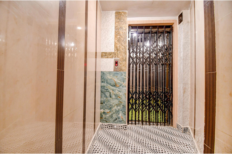 Public Area 2, FabHotel Prime Rockstar Suites - Nr. Park Circus 7 Point, Kolkata
