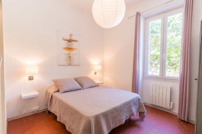 Bedroom 2, Le Mas, maison au charme provençale idéalement située entre mer et vignes, Var
