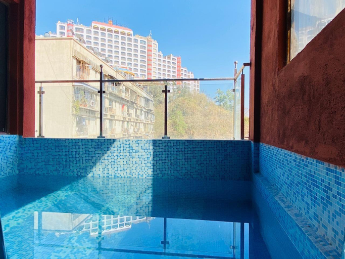 The party houses , Mumbai Suburban
