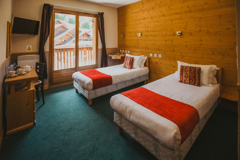 Bedroom 3, Hôtel Les Grangettes, Savoie
