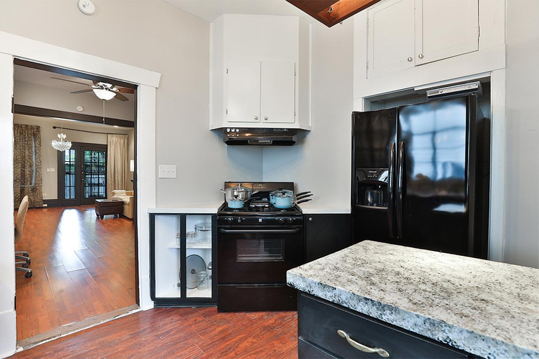 3, Rustic and Spacious 2 bedroom Home with Yard, Houston