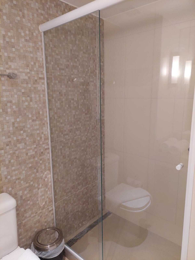 Bathroom 2, Mar Premier Flats, Queimados