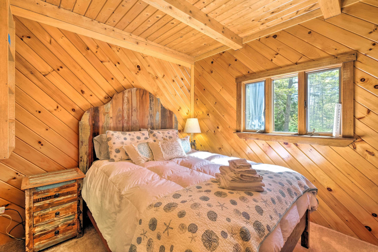 Bedroom 3, Boothbay Harbor Cabin w/ Spacious Deck & Yard!, Lincoln