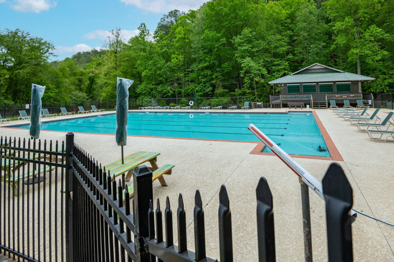 Sport & Beauty 5, Leisure Bear Lodge, Gilmer
