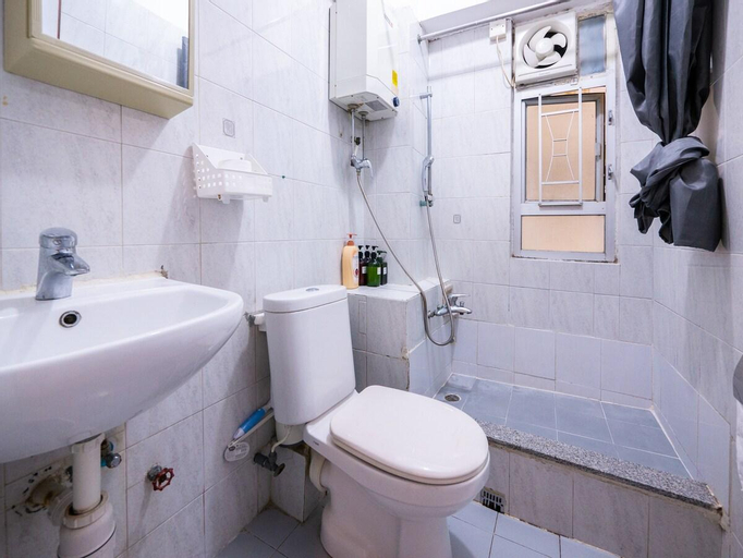Bedroom 2, On Sale! Wanchai 3BR Comfy Apt! Big group! , Hong Kong Island