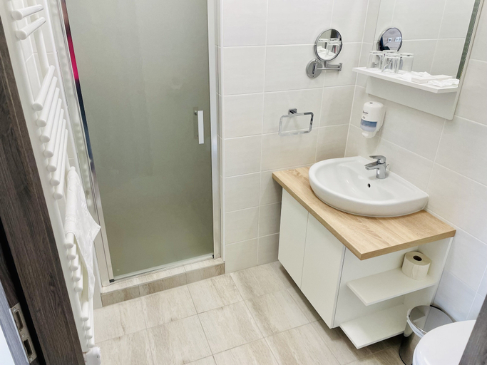 Bathroom 5, Gyirmót Sport&Wellness Hotel, Győr