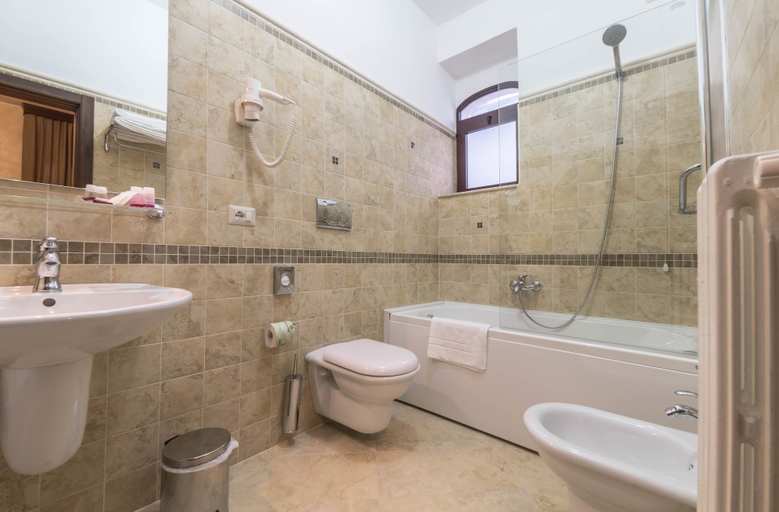 Bathroom 5, Leone De Castris Wine Hotel, Lecce