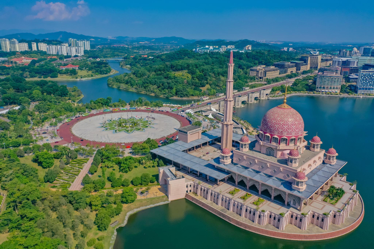 Nearby Landmark, KB2211 | Cyberjaya-Sanitised-Netflix-Wifi- Parking, Sepang