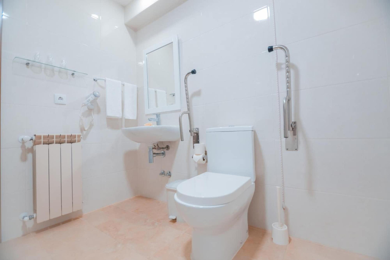 Bathroom 4, Hotel Cristo Rei - Fátima, Ourém
