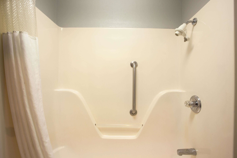 Bathroom 4, Ramada by Wyndham Pearl/Jackson Airport, Rankin