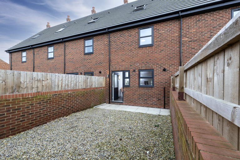 Exterior & Views, Champagne House - 3 Bedroom Townhouse, Darlington