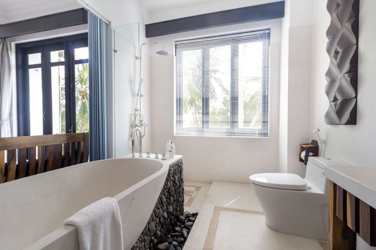 Bathroom 4, Tra Que Mansion, Da Nang