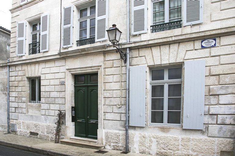 Exterior & Views 30