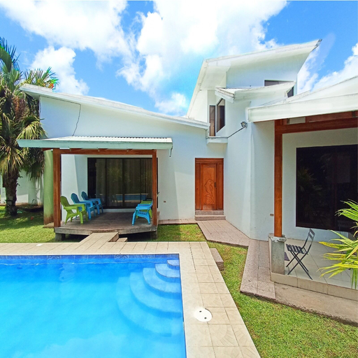 Front of property, CASA OASIS, Garabito