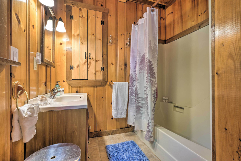 Bathroom, Boothbay Harbor Cabin w/ Spacious Deck & Yard!, Lincoln