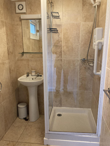 Bathroom 3, Whiteshell Chalets, Swansea