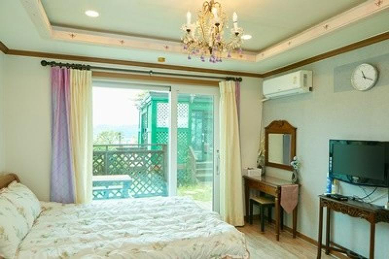 Bedroom 2, Sokcho is always Haerang Pension, Sokcho