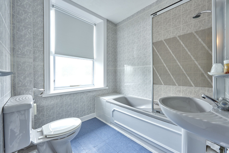 Bathroom 5, The Imperial Crown Hotel, Calderdale