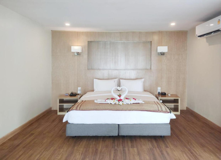 Phi Phi Holiday Resort Room Type - Beachfront Premier Pool