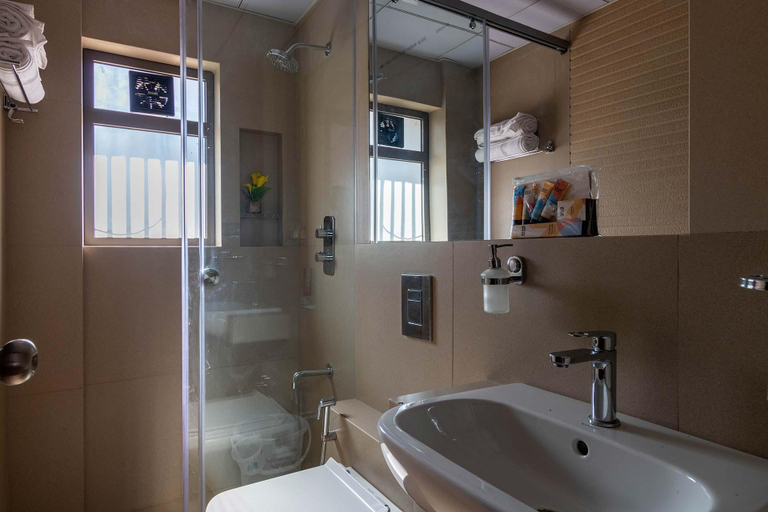 Bathroom 2, StayVista at Enchanting Haven, Satara