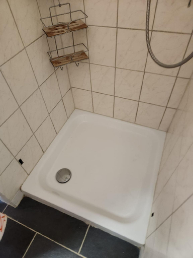 Bathroom 3, Einfache 1-Zimmer Wohnung in Bad Wörishofen, Unterallgäu