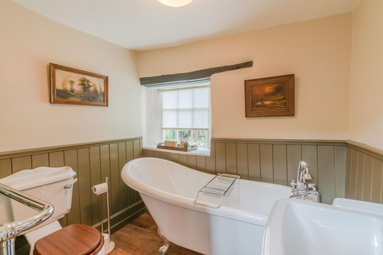 Bathroom 3, Castle Cottage Winchcombe, Gloucestershire