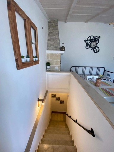 Bedroom 4, Racconti di pietra, Bari