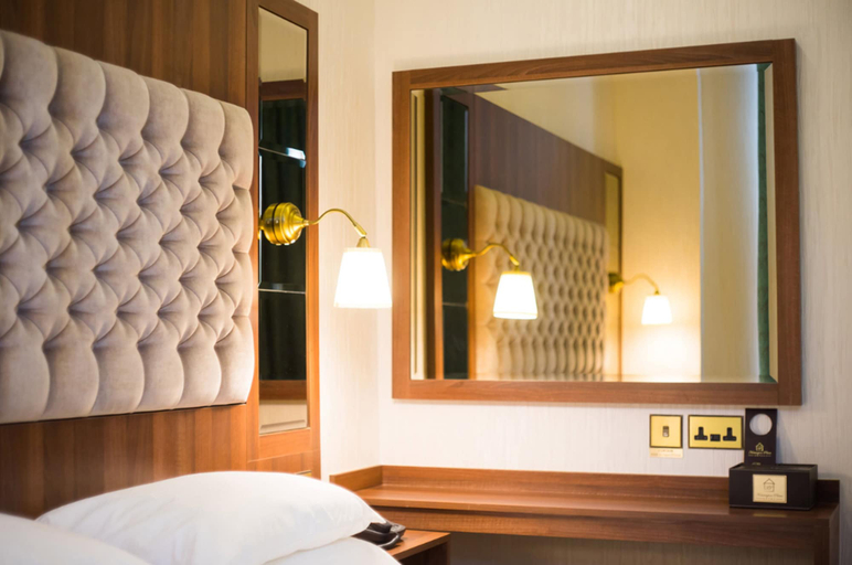 Bedroom 3, Kensington Prime Hotel, London