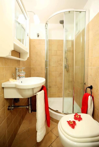 Bathroom, Riari Trastevere Apartment, Roma