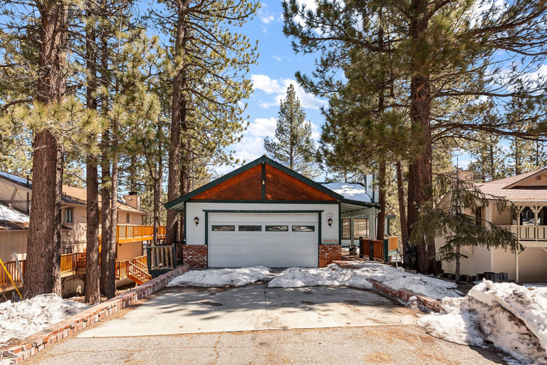 Exterior & Views 2, Laureens Americana Hideaway, San Bernardino