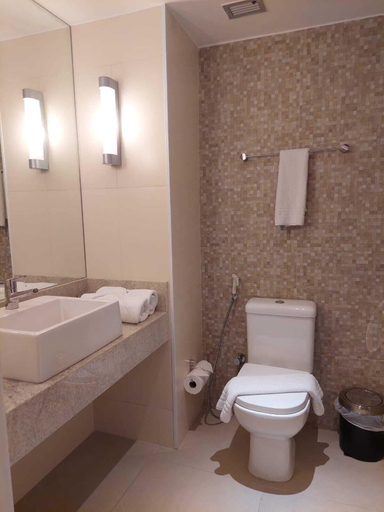 Bathroom 5, Mar Premier Flats, Queimados