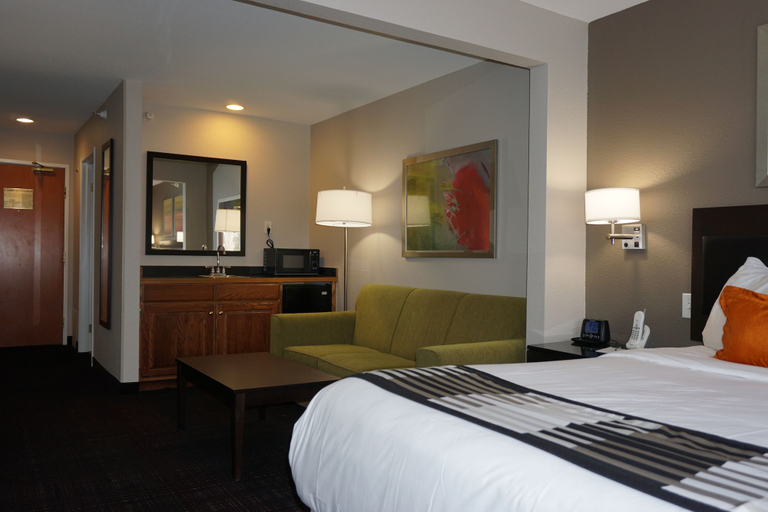 Bedroom 3, Wingate By Wyndham Columbia, Boone