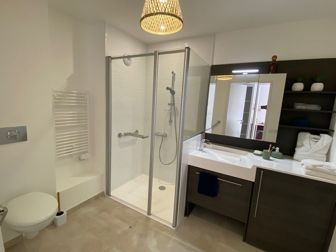 Bathroom 5, Domitys - Regalecia, Gard