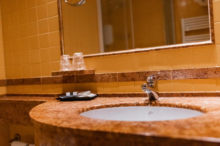 Bathroom 4, Hotel Crystal, Treviso