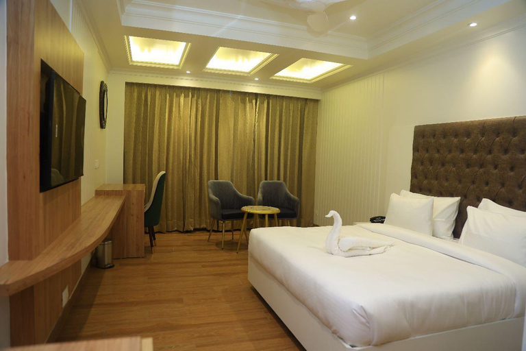 Bedroom 3, Sapphire Sky Hotel, Dehradun