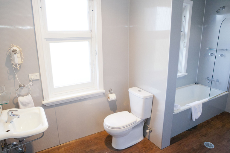 Bathroom 15