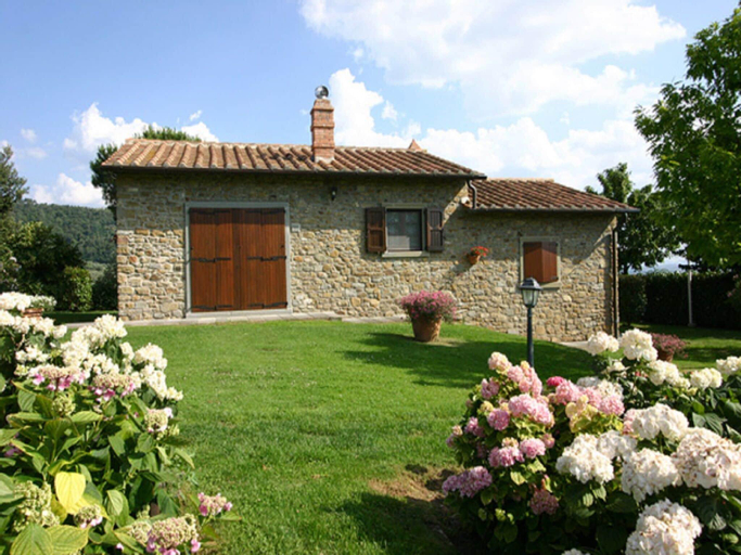 Quaint Holiday Home in Cortona with Swimming Pool, Arezzo