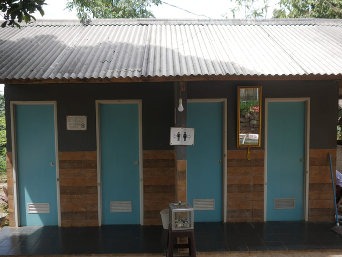 Exterior 3