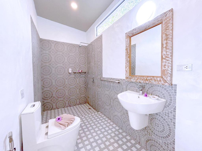 Bathroom 5, Lime N Soda Beachfront Resort, Ko Phangan