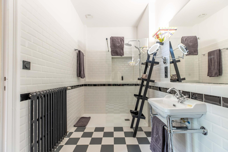 Bathroom 3, Chambres d'hôtes Vichy : Château de Charmeil, Allier