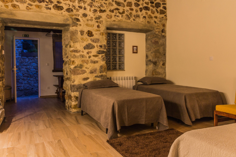 Bedroom 2, Portantiqua Guest House, Góis
