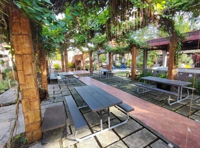 Others 3, Long Room for 10 people Miggys Resort, Kalibo