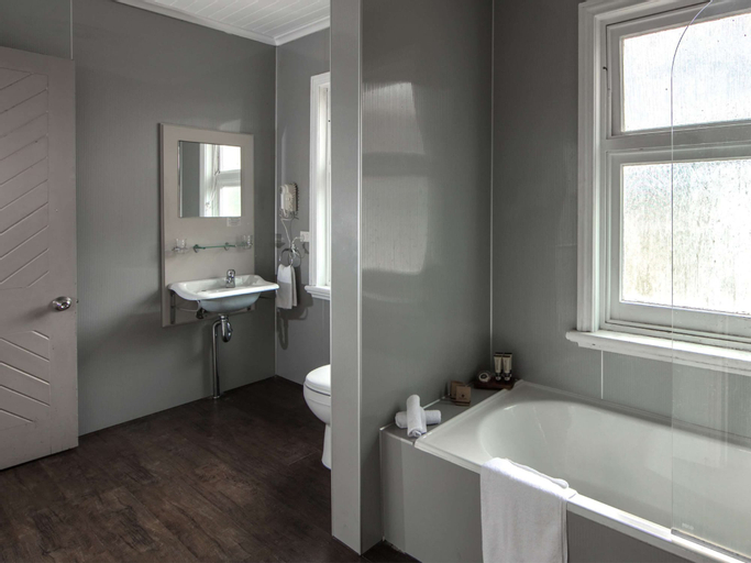 Bathroom 13