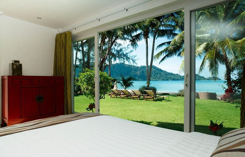 Bedroom, Beachfront 5-bedroom - by KohChangVillas, Koh Chang