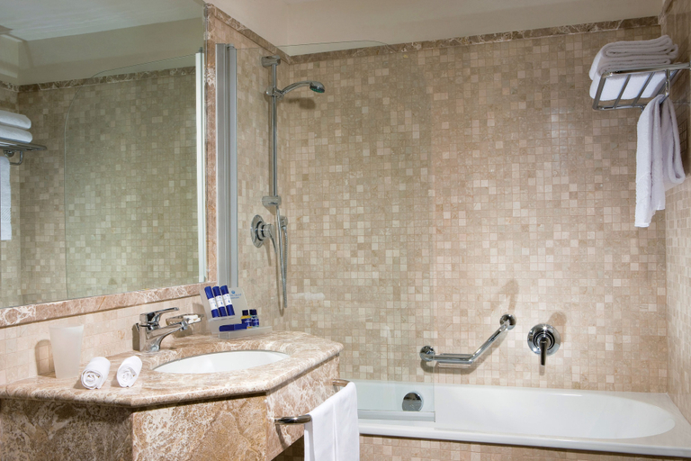 Bathroom 5, Royal Continental Hotel Naples, Napoli