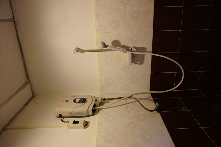 Bathroom 4, Mixok Guesthouse, Vientiane