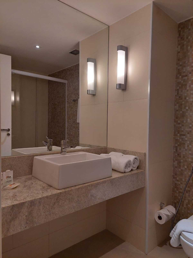 Bathroom 4, Mar Premier Flats, Queimados